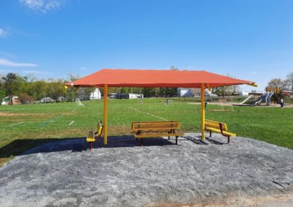 Leesville Elementary, shade, benches