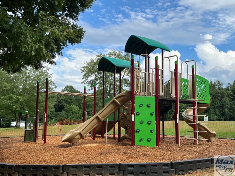 St. Thomas More Church playground - MaxPlayFit